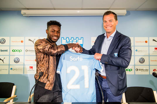 Malmö FFs sportchef Daniel Andersson presenterar Kingsley