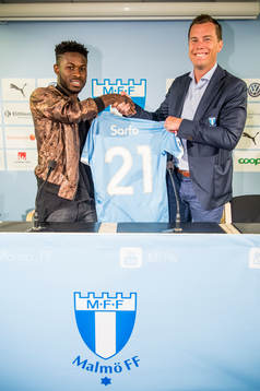 Malmö FFs sportchef Daniel Andersson presenterar Kingsley