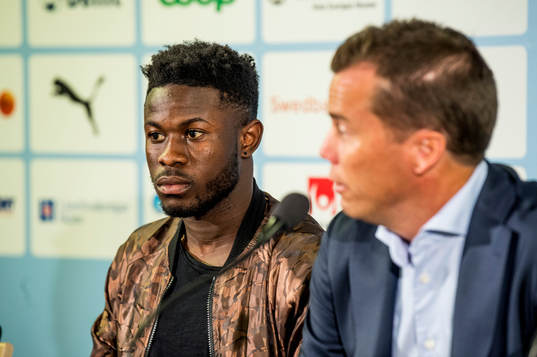 Malmö FFs sportchef Daniel Andersson presenterar Kingsley
