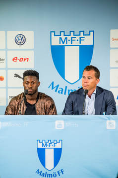 Malmö FFs sportchef Daniel Andersson presenterar Kingsley