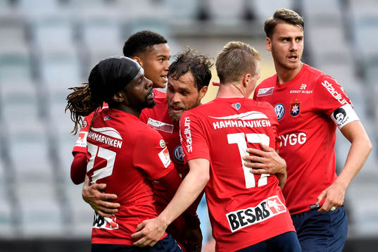 Örgrytes Johan Elmander jublar med lagkamrater