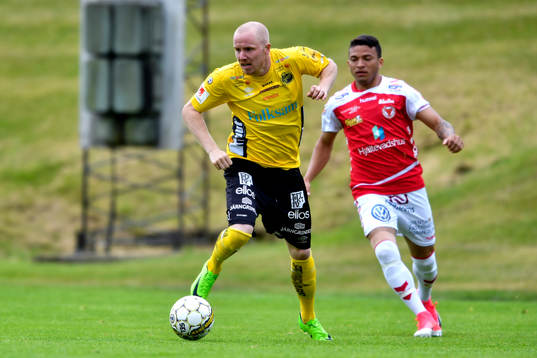 Elfsborgs Simon Lundevall och Kalmars Ismael Silva Lima