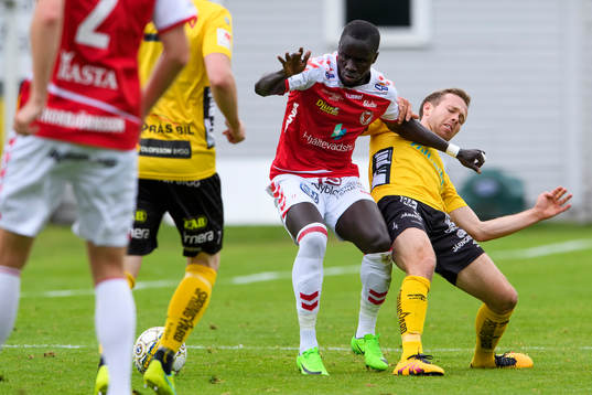 Kalmars Papa Alioune Diouf och Elfsborgs Anders Randrup