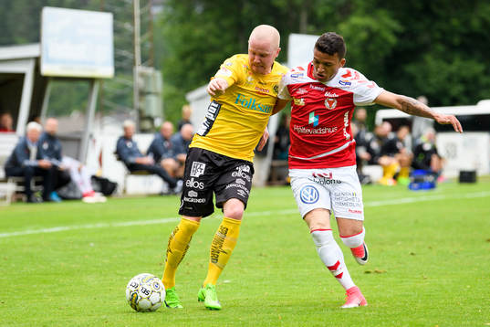Elfsborgs Simon Lundevall och Kalmars Ismael Silva Lima
