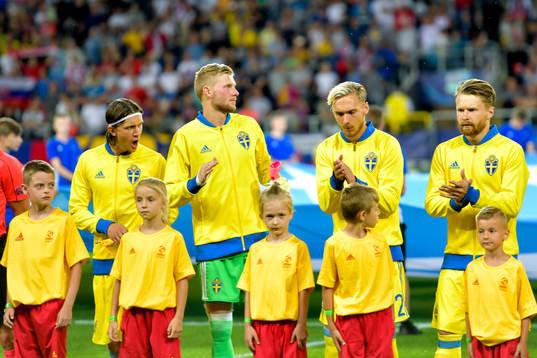 Sveriges Kristoffer Olsson, målvakt Anton Cajtoft, Linus