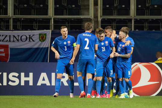 Slovakiens spelare jublar