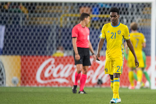 Sveriges Joel Asoro deppar