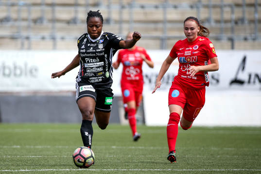 Piteås Faith Ikidi och Örebros Emma Jansson