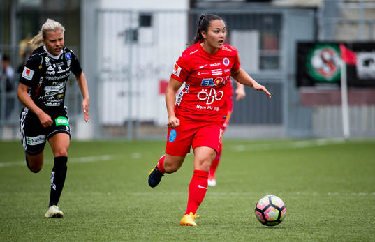 Örebros Michelle De Jong och Piteås Lotta Ökvist