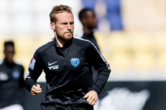 Falkenbergs Tobias Englund före fotbollsmatchen i