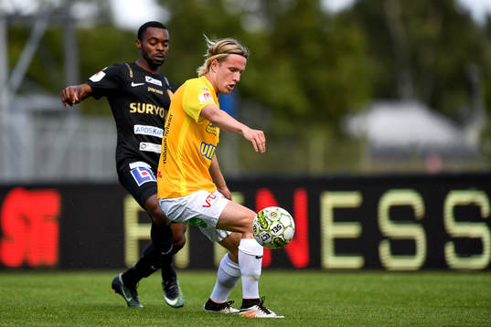 Syrianskas Success Chimankpa Nwosu och Falkenbergs Viktor