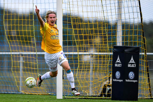 Falkenbergs Viktor Götesson jublar