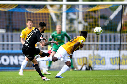Syrianskas Charbel Georges gör 2-1