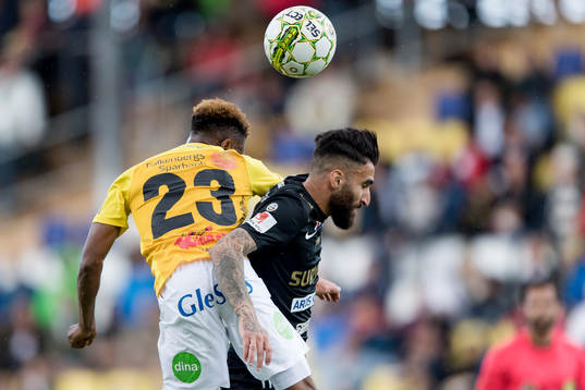 Falkenbergs Enock Kwakwa och Syrianskas Charbel Georges
