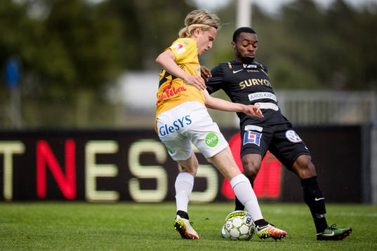 Falkenbergs Viktor Götesson och Syrianskas Success