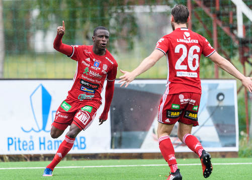 Piteås Moses Duckrell jublar
