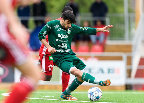 Bodens Arish Nouri med bollen