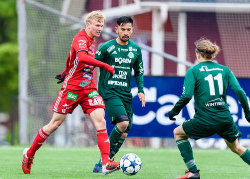 Piteås Johannes Lidström med bollen
