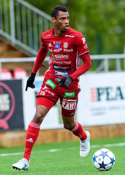 Piteås Kraig Rochester med bollen