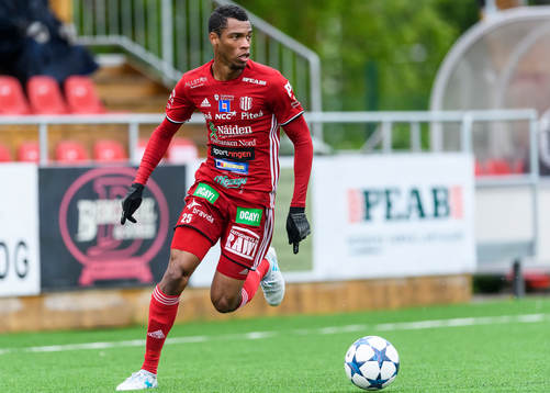 Piteås Kraig Rochester med bollen