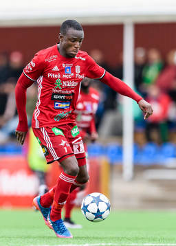 Piteås Moses Duckrell med bollen