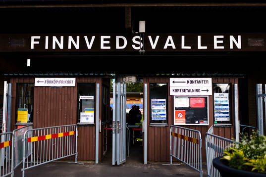 Exteriör vy av entrén till Finnvedsvallen före