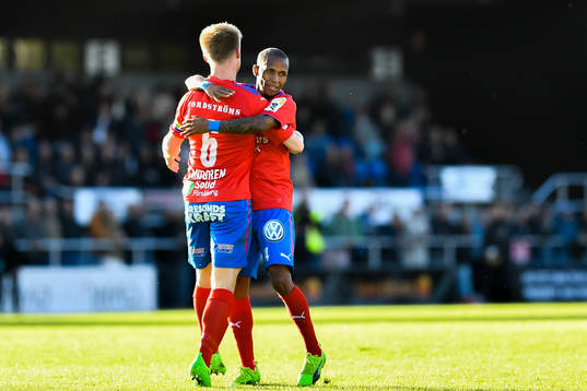 Helsingborgs Bradley Surprise Ralani jublar