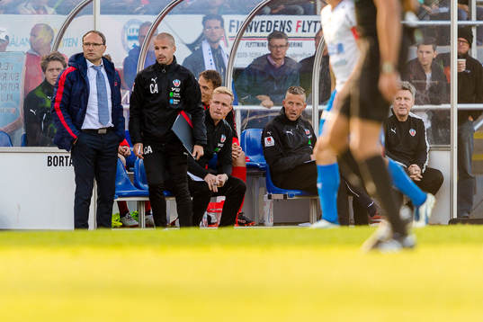 Helsingborgs tränare Per-Ola Ljung och assisterande