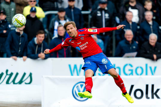 Helsingborgs Martin Christensen slår ett inlägg