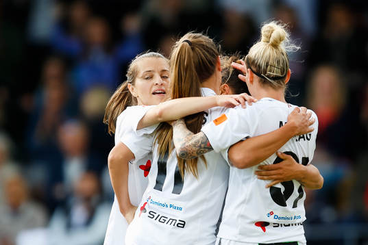 Rosengårds spelare jublar