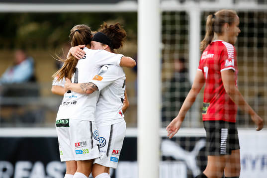 Rosengårds spelar jublar