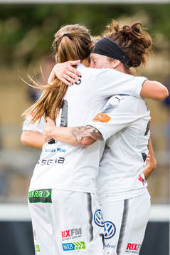 Rosengårds Lieke Martens och Ella Masar McLeod jublar