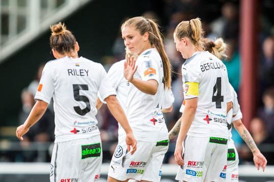 Rosengårds Lieke Martens jublar med lagkamrater