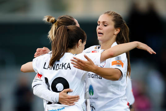 Rosengårds spelare jublar