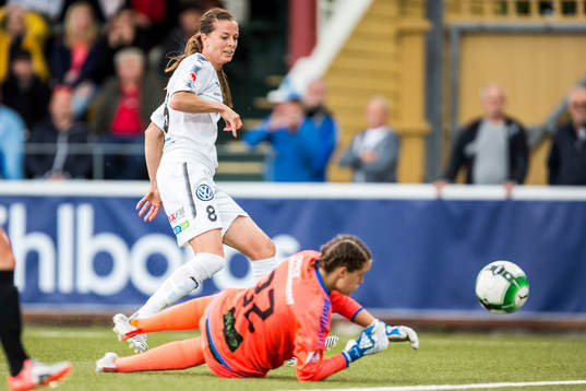 Rosengårds Lotta Schelin skjuter