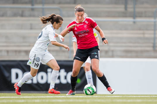 Rosengårds Iva Landeka och LB07s Anna Welin