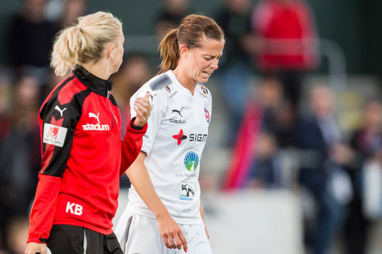 Rosengårds Lotta Schelin grimaserar