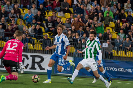 IFK Göteborgs målvakt Pontus Dahlberg och Thomas Rogne