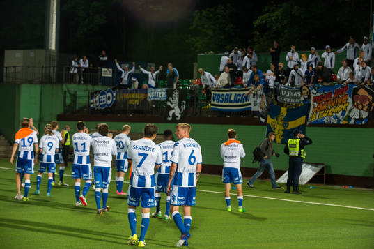 IFK Göteborgs spelare tackar publiken