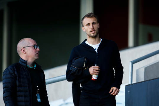 Malmö FFs Magnus Wolff Eikrem på läktaren