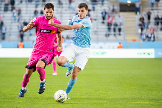 Zagrebs Denis Kolinger och Malmö FFs Alexander Jeremejeff