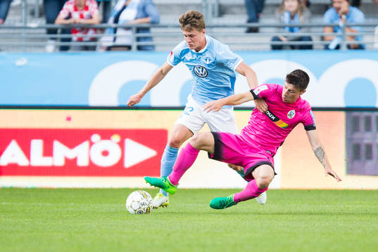 Malmö FFs Mattias Svanberg i duell