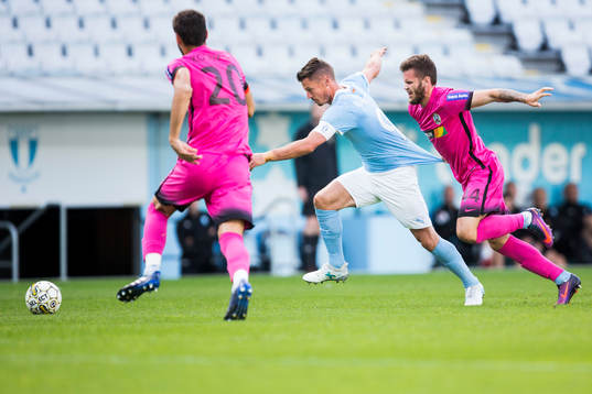 Malmö FFs Markus Rosenberg och Zagrebs Ante Majstorovic