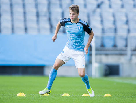 Malmö FFs Mattias Svanberg värmer upp