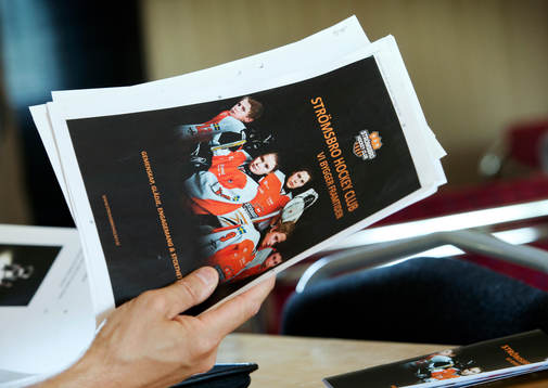 Idrottskonsulenter besöker föreningen Strömsbro Hockey