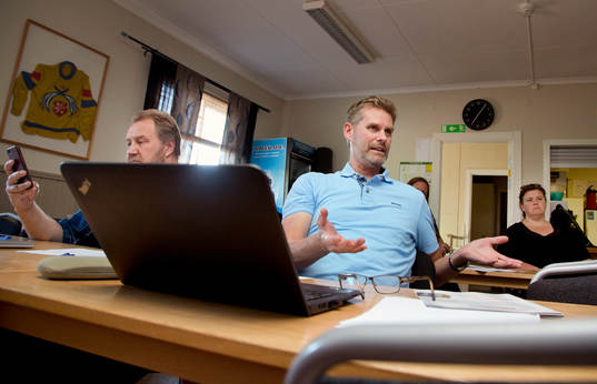 Peter Agell när idrottskonsulenter besöker föreningen