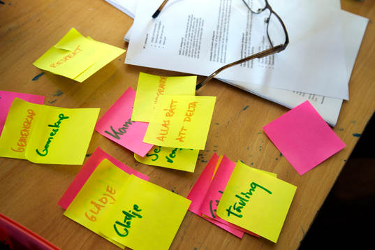 Post it-lappar när idrottskonsulenter besöker föreningen