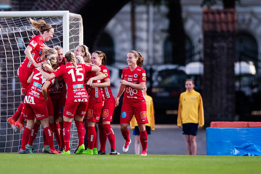 Örebros spelare jublar