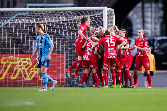 Örebros spelare jublar
