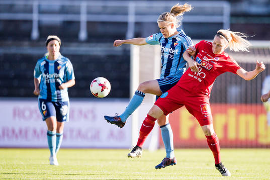 Djurgårdens Katrin Schmidt mot Örebros Lisa Dahlkvist